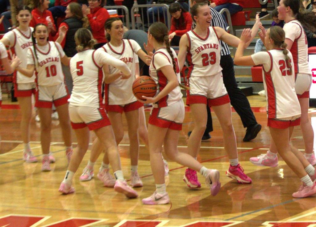 The Spartans celebrate after a 52-50 Wesco 3A/2A win over Snohomish in Stanwood on Jan. 31, 2025. (Aaron Coe / The Herald)