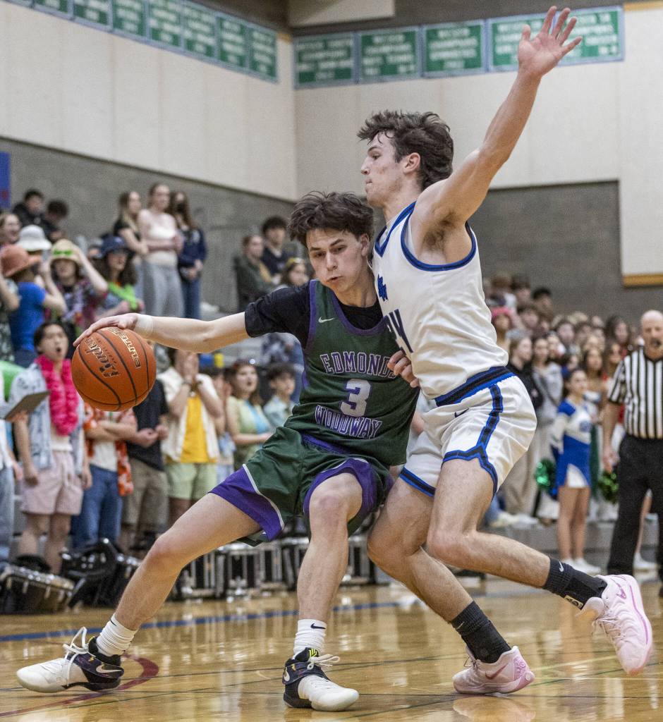Edmonds-Woodways Grant Williams tries to push his way past Shorewoods Jaden Marlow during the game on Tuesday, Feb. 4, 2025 in Shoreline, Washington. (Olivia Vanni / The Herald)