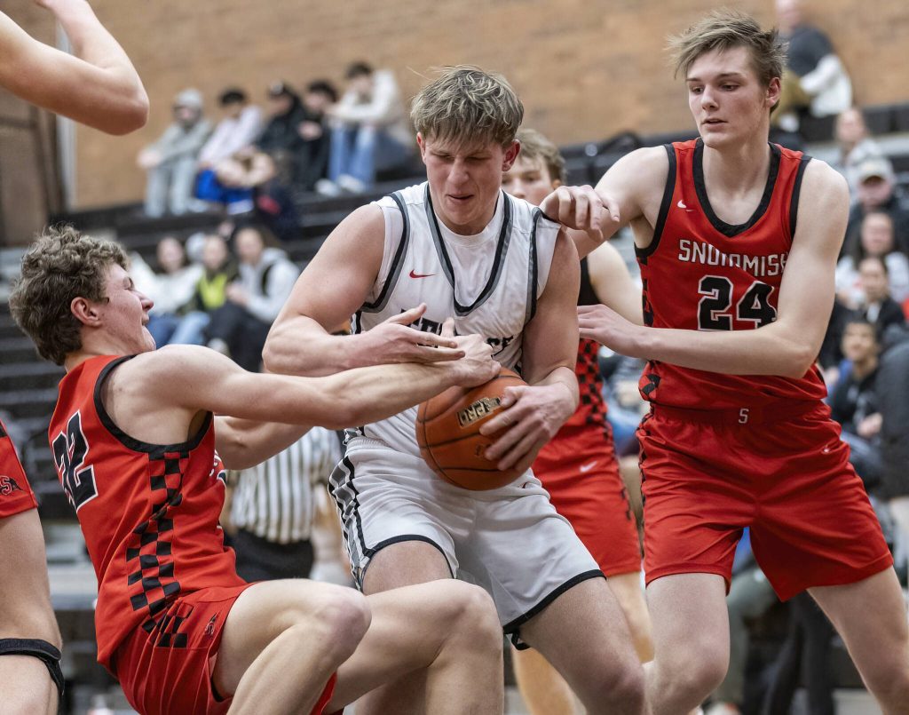 Snohomishs Jack Rotondo and Luke Davis try and grab the ball from Mountlake Terraces Jackson Wallis during the 3A district loser-out playoff game on Thursday, Feb. 13, 2025 in Mountlake Terrace, Washington. (Olivia Vanni / The Herald)