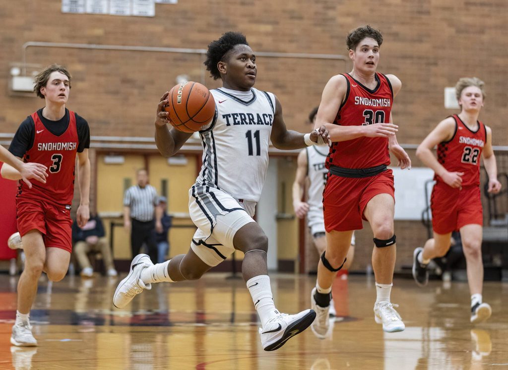 Mountlake Terraces Rayshaun Connor takes the ball down the court during the 3A district loser-out playoff game against Snohomish on Thursday, Feb. 13, 2025 in Mountlake Terrace, Washington. (Olivia Vanni / The Herald)
