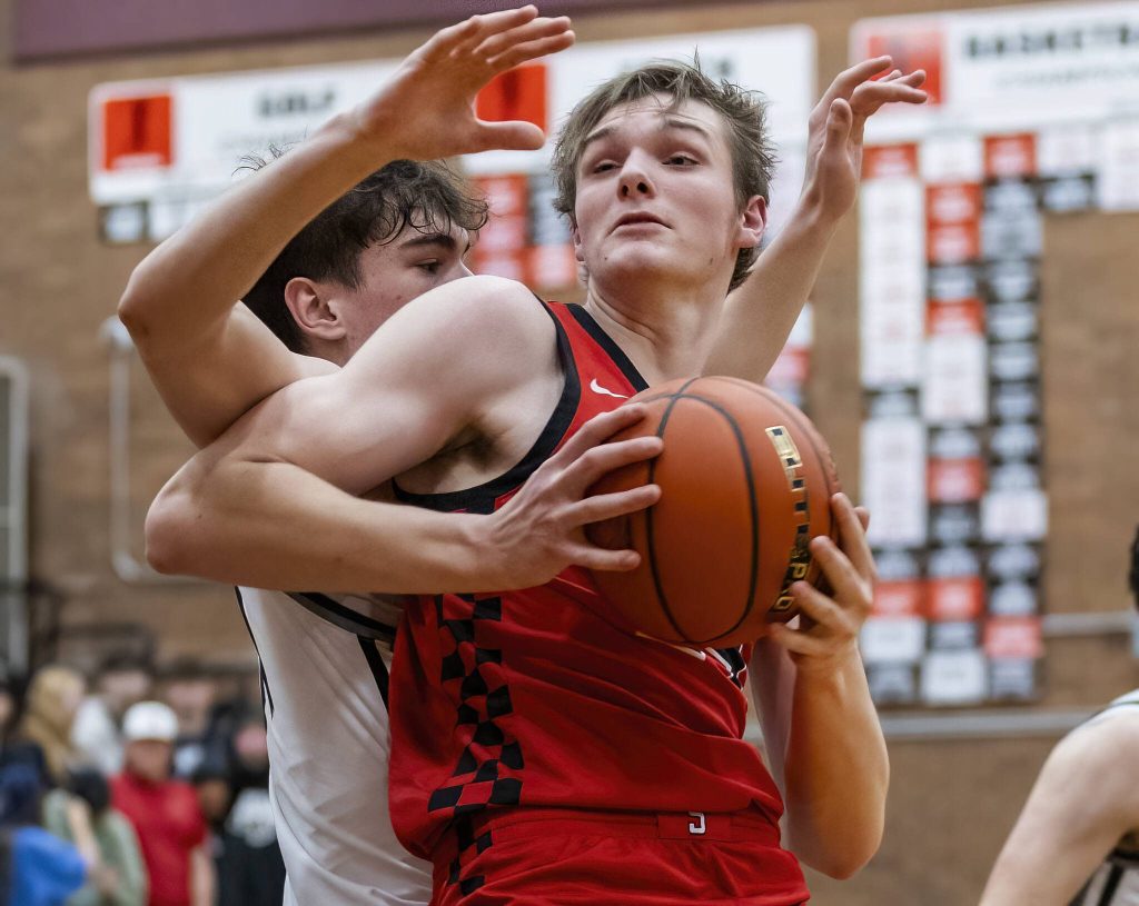 Snohomishs Luke Davis tries to get a clear shot during the 3A district loser-out playoff game Mountlake Terrace on Thursday, Feb. 13, 2025 in Mountlake Terrace, Washington. (Olivia Vanni / The Herald)