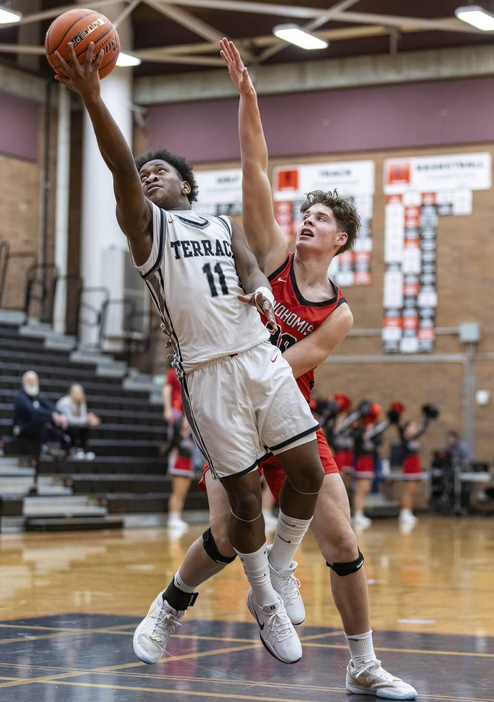 Mountlake Terraces Rayshaun Connor makes a layup during the 3A district loser-out playoff game against Snohomish on Thursday, Feb. 13, 2025 in Mountlake Terrace, Washington. (Olivia Vanni / The Herald)