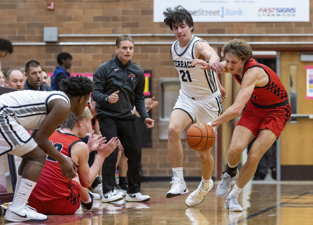 Snohomishs Bryson Wheat steals the ball away from Mountlake Terraces Brody Myers-Little during the 3A district loser-out playoff game on Thursday, Feb. 13, 2025 in Mountlake Terrace, Washington. (Olivia Vanni / The Herald)