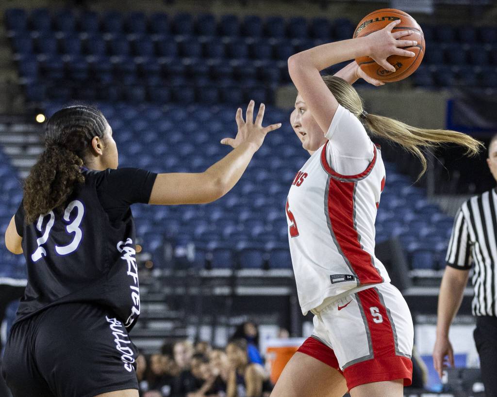 Stanwoods Ava DePew looks for a teammate pass to during the 3A girls quarterfinal game against Garfield on Thursday, March 6, 2025 in Tacoma, Washington. (Olivia Vanni / The Herald)