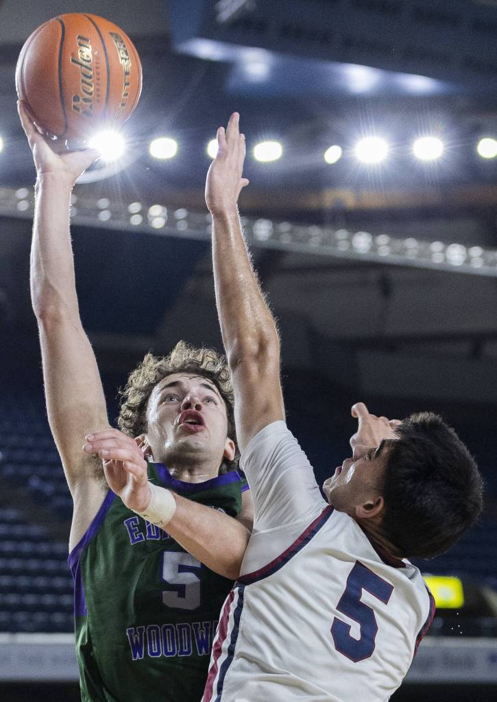 Edmonds-Woodways Cameron Hiatt reaches up to make a layup during the 3A boys semifinal game against Mt. Spokane on Friday, March 7, 2025 in Tacoma, Washington. (Olivia Vanni / The Herald)