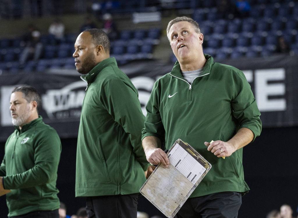 Edmonds-Woodway head coach Tyler Geving looks up at the score board during the 3A boys semifinal game against Mt. Spokane on Friday, March 7, 2025 in Tacoma, Washington. (Olivia Vanni / The Herald)