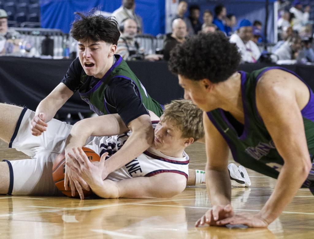 Edmonds-Woodways Grant Williams scrambles for a loose ball during the 3A boys semifinal game against Mt. Spokane on Friday, March 7, 2025 in Tacoma, Washington. (Olivia Vanni / The Herald)