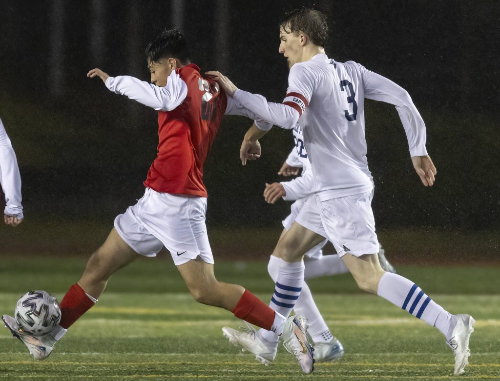 Snohomishs Bryant Antonio Recendez gets around Glacier Peaks Federico Zamolo during the game on Wednesday, March 12, 2025 in Snohomish, Washington. (Olivia Vanni / The Herald)