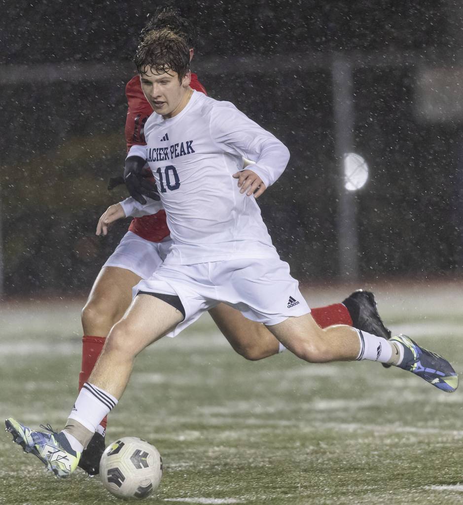 Glacier Peaks Tyler Larsen lines up for a shot during the game against Snohomish on Wednesday, March 12, 2025 in Snohomish, Washington. (Olivia Vanni / The Herald)