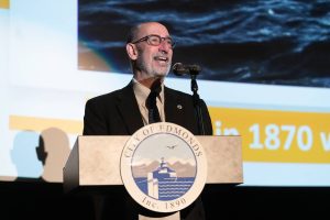 Edmonds Mayor Mike Rosen gives his State of the City address on Thursday, March 20 in Edmonds, Washington. (Will Geschke / The Herald)