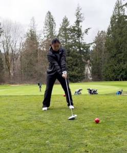 Shorewood's Julia Kang prepares to tee off against Mountlake Terrace at Jackson Park G.C. in Seattle on April 2, 2024 (Photo courtesy of Val Patrick)