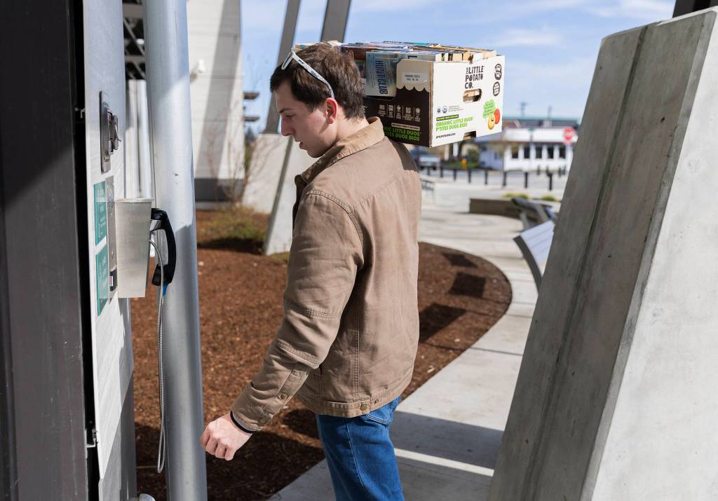 Bryson Fico carries some of his books to the Marysville Jail on Saturday, April 5, 2025 in Marysville, Washington. (Olivia Vanni / The Herald)
