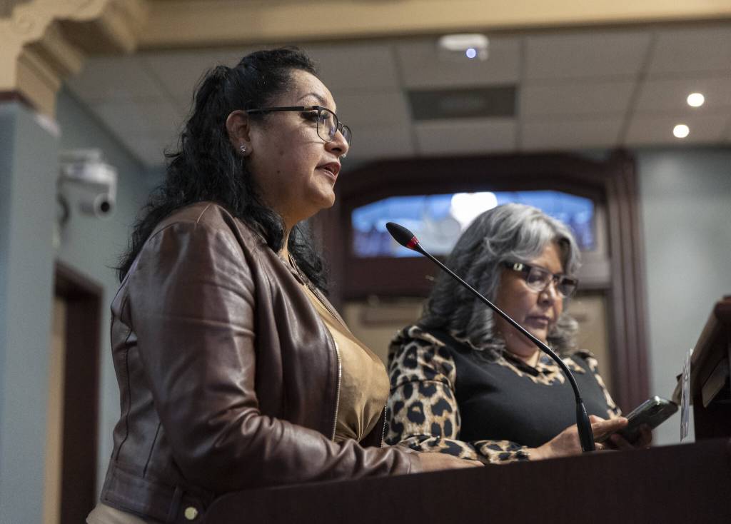 Verónica Martinez speaks to the Everett City Council on Wednesday, April 16, 2025 in Everett, Washington. (Olivia Vanni / The Herald)