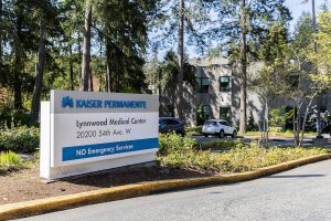 The Kaiser Permanente Lynnwood Medical Center building on Friday, April 25, 2025 in Lynnwood, Washington. (Olivia Vanni / The Herald)