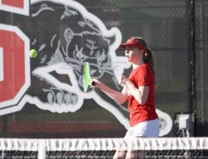 Snohomishs Morgan Gibson returns the ball in her match against Stanwoods Ryann Reep on Friday, April 12, 2024 in Snohomish, Washington. Gibson lost the first set 4-6 but rallied back to win 6-2 in the second and 6-0 in the third. The Panthers bested the Spartans 5-2. (Taras McCurdie / The Herald)