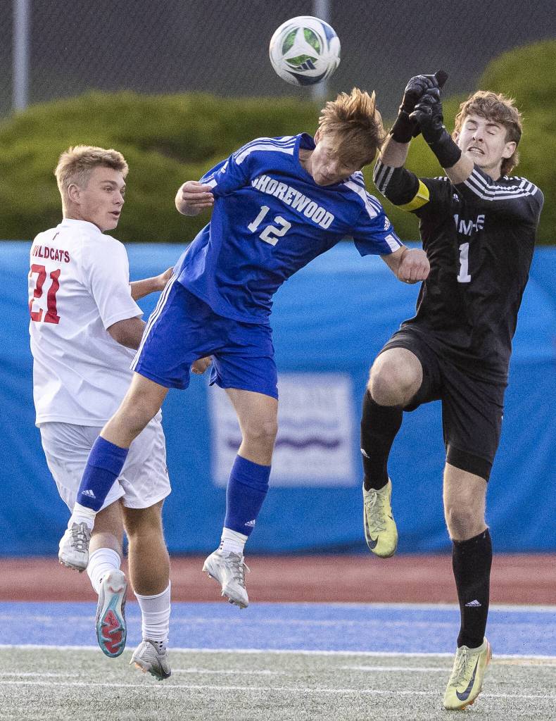 Shorewoods Bobby Lamb and Archbishop Murphys Cameron Ilgenfritz leap in the air for the ball and collide during the game on Wednesday, April 30, 2025 in Shoreline, Washington. (Olivia Vanni / The Herald)