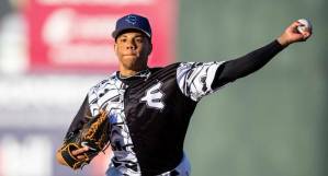 Everett AquaSox pitcher Jurrangelo Cijntje throw against the Tri-City Dust Devils at Funko Field on May 10, 2025. (Photo courtesy of Shari Sommerfeld / Everett AquaSox)