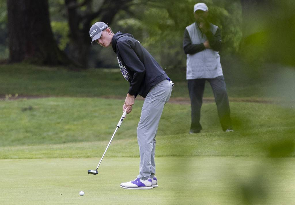 Kamiaks Luke Wyrick putts during the 4A District 1 Boys Golf Championship at Legion Memorial Golf Course on Tuesday, May 13, 2025 in Everett, Washington. (Olivia Vanni / The Herald)