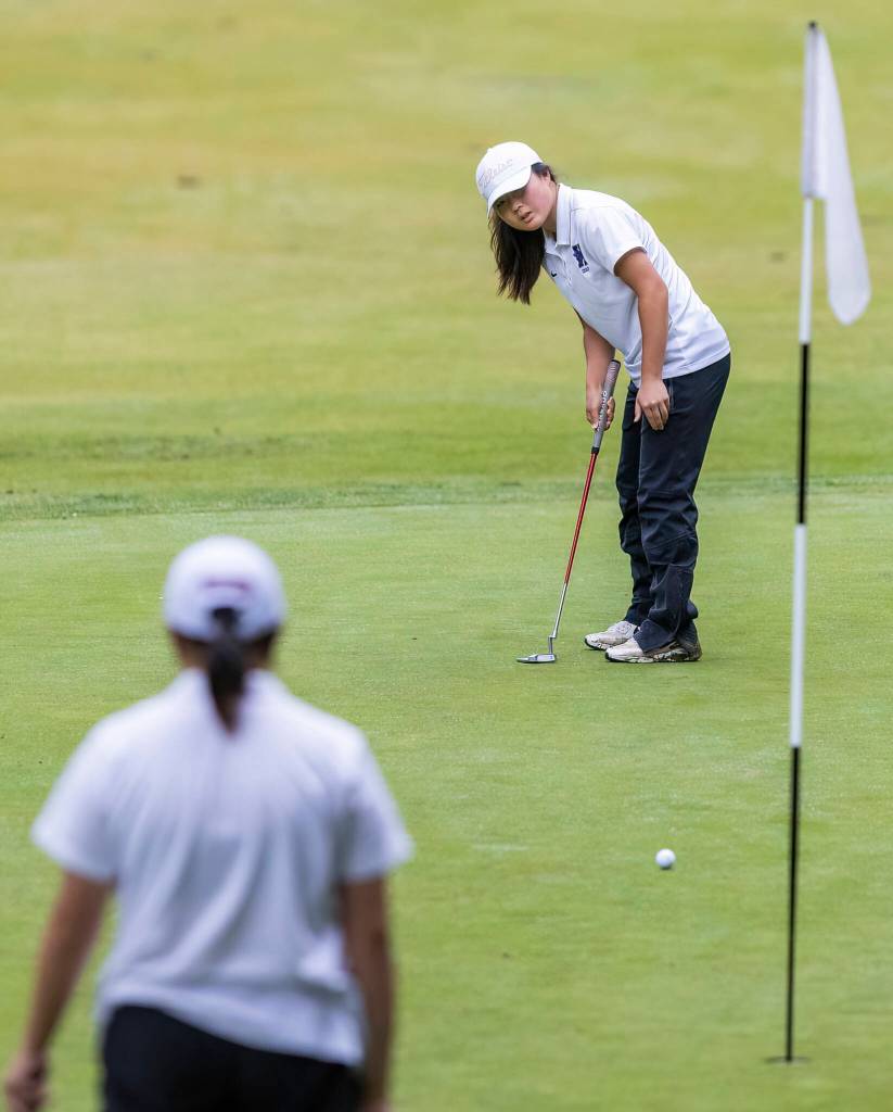 Kamiaks Allie Suh putts during the 4A District 1 Golf Tournament at Snohomish Golf Course on Wednesday, May 14, 2025 in Snohomish, Washington. (Olivia Vanni / The Herald)