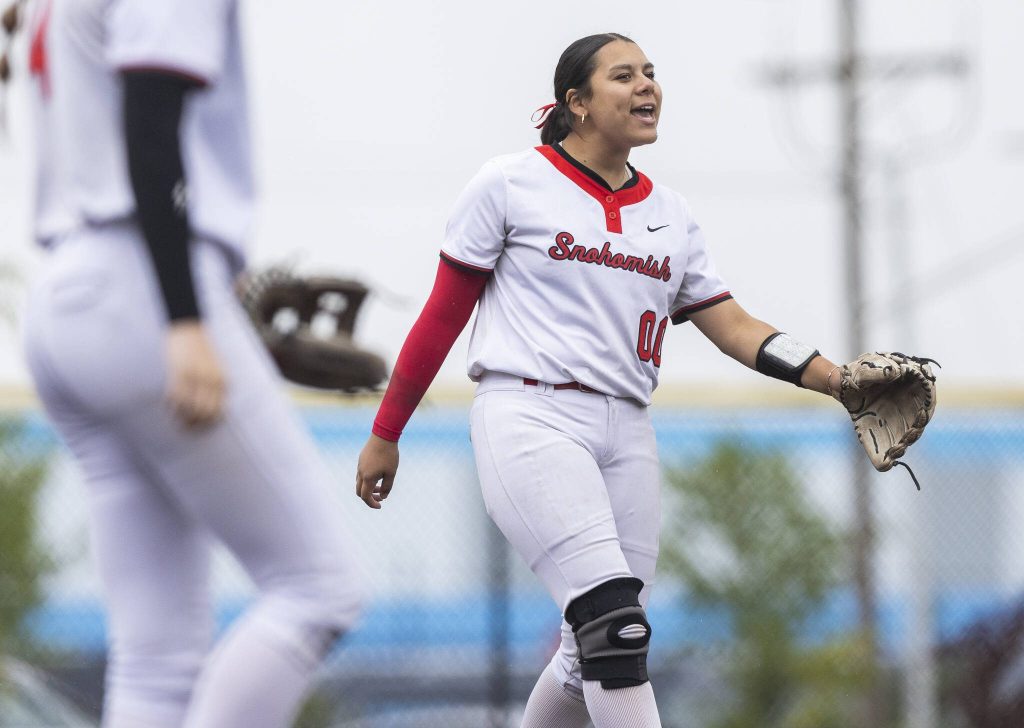Snohomishs Amelie Lopez yells to pitcher Abby Edwards between pitches during the 3A District 1 consolation game against Edmonds-Woodway on Thursday, May 15, 2025 in Snohomish, Washington. (Olivia Vanni / The Herald)
