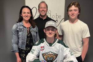 Reid Nicol signs his WHL Scholarship and Development Agreement with the Everett Silvertips alongside his family on May 28, 2025. (Photo Courtesy: Everett Silvertips)