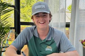 Owen Murray signs his WHL Scholarship and Development Agreement with the Everett Silvertips, which selected him with the 31st overall pick in the 2025 WHL Prospects Draft. (Photo Courtesy: The Everett Silvertips)