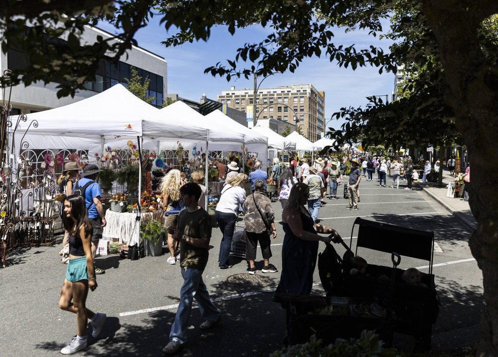 People walk along Colby Avenue during Sorticulture on Friday, June 6, 2025 in Everett, Washington. (Olivia Vanni / The Herald)