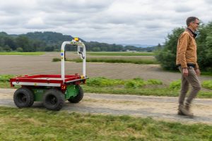 Steve Mantle, founder for innov8.ag, showcases the Burro’s following ability on Friday, June 13, 2025 in Snohomish, Washington. (Olivia Vanni / The Herald)
