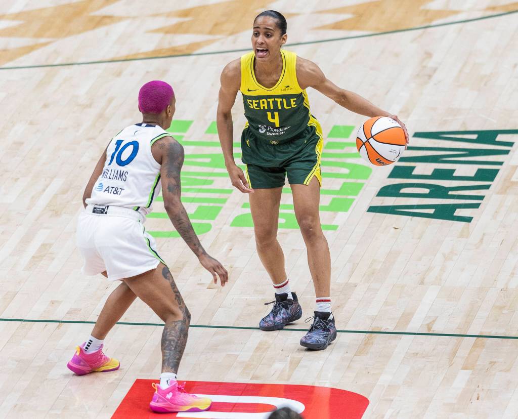 Seattle Storms Skylar Diggins calls out a play during the game against the Minnesota Lynx on Tuesday, Aug. 5, 2025 in Seattle, Washington. (Olivia Vanni / The Herald)