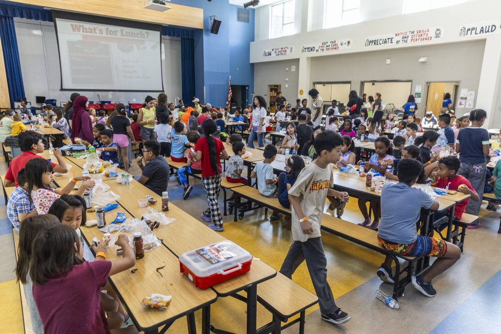 Edmonds School District students participating in a free lunch sit down for lunch time at Lynnwood Elementary School on Thursday, Aug. 21, 2025 in Lynnwood, Washington. (Olivia Vanni / The Herald)