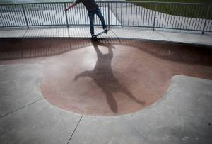 Olivia Vanni / The Herald
Hunter Lundeen works on a backside 5-0 at Cavalero Hill Skate Park on 2022 in Lake Stevens.