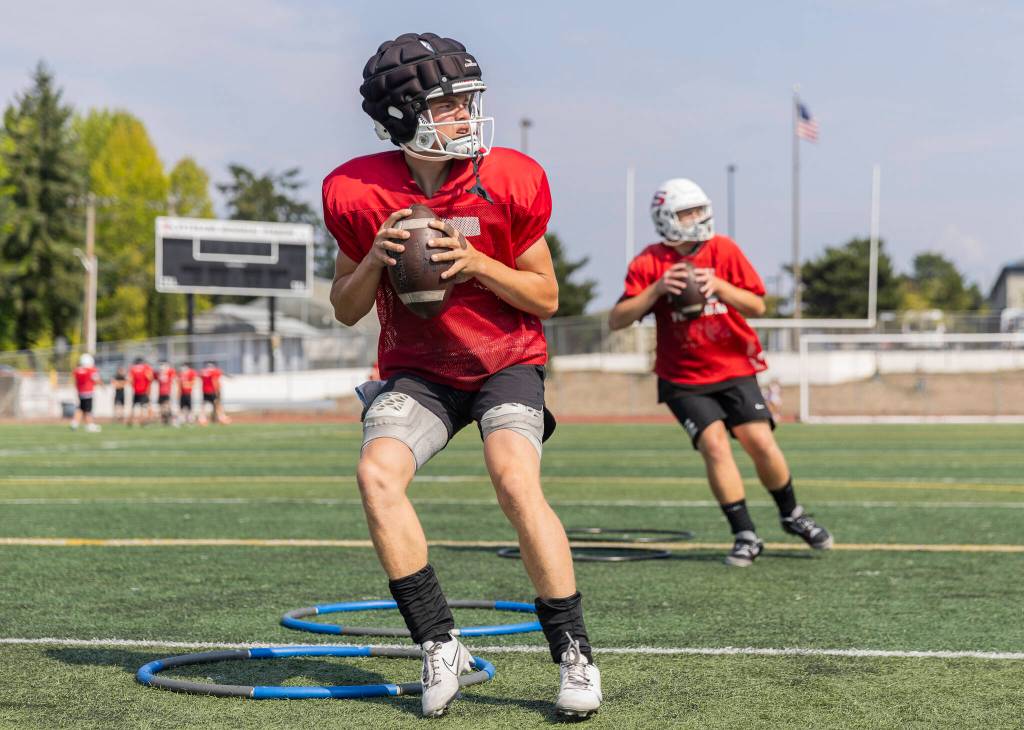 Dawson Cobb runs through a quarterback drill during football practice at Snohomish High School on Thursday, Aug. 28, 2025 in Snohomish, Washington. (Olivia Vanni / The Herald)