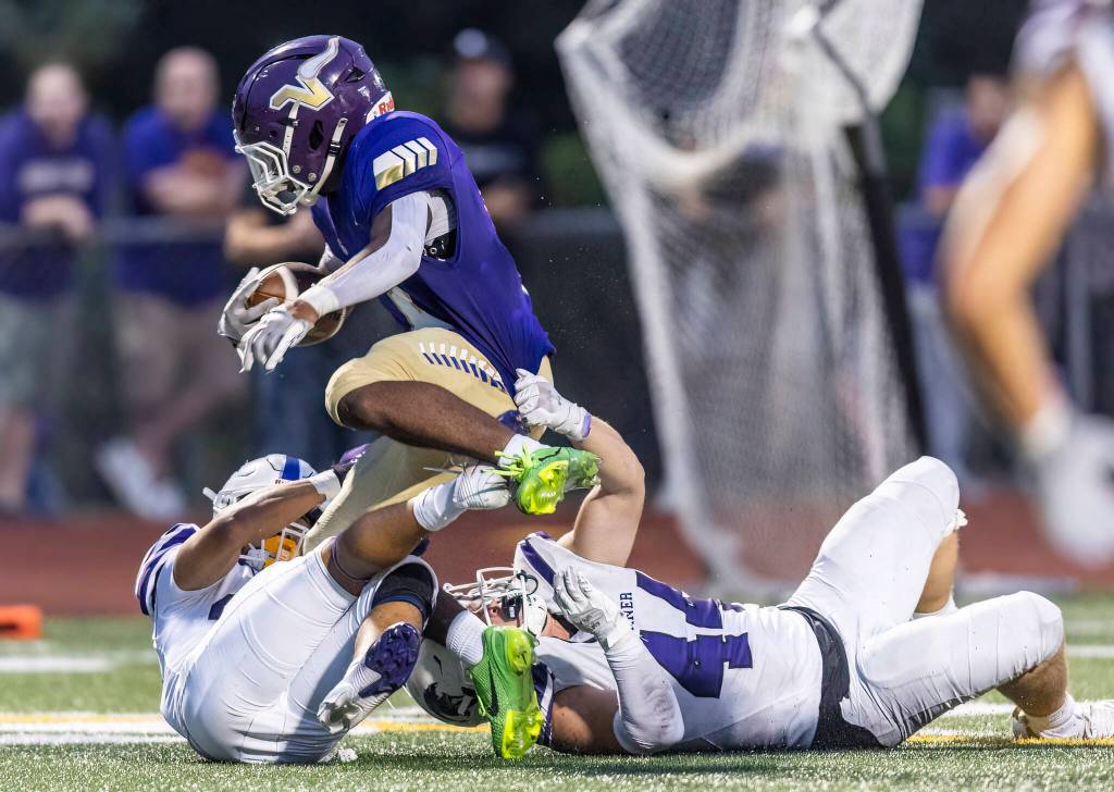 Lake Stevens Jayvian Ferrell-Gilkey is tackled during the game against Sumner on Friday, Sept. 5, 2025 in Lake Stevens, Washington. (Olivia Vanni / The Herald)
