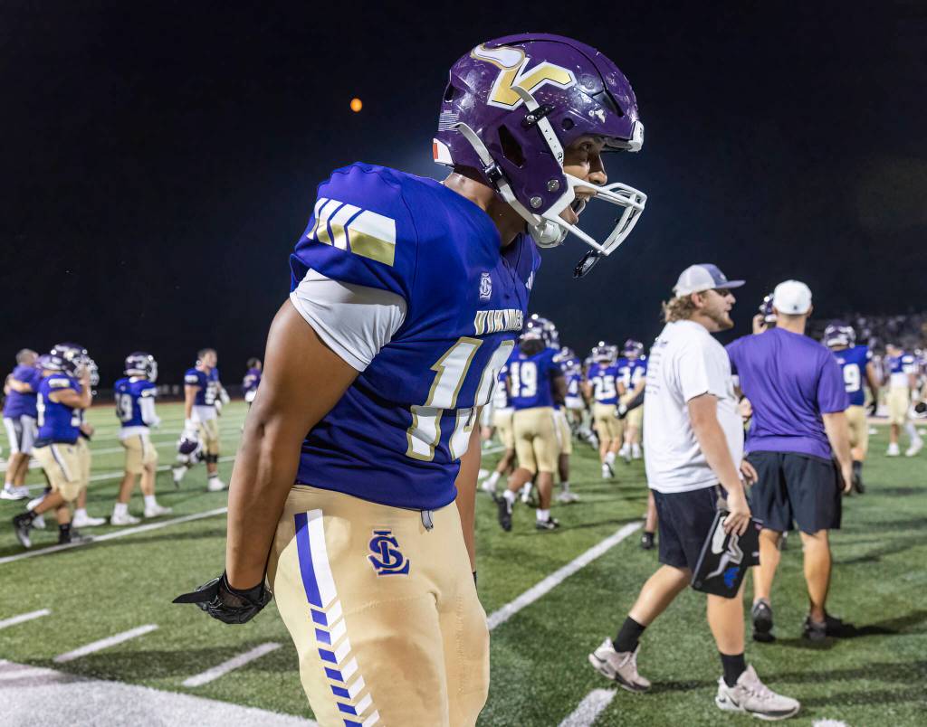 Lake Stevens player celebrate after beating Sumner on Friday, Sept. 5, 2025 in Lake Stevens, Washington. (Olivia Vanni / The Herald)