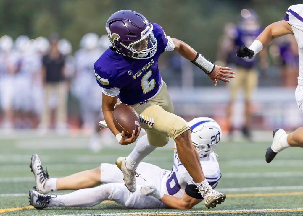 Lake Stevens Blake Moser escapes a tackle as he runs into the end zone for a touchdown during the game against Sumner on Friday, Sept. 5, 2025 in Lake Stevens, Washington. (Olivia Vanni / The Herald)
