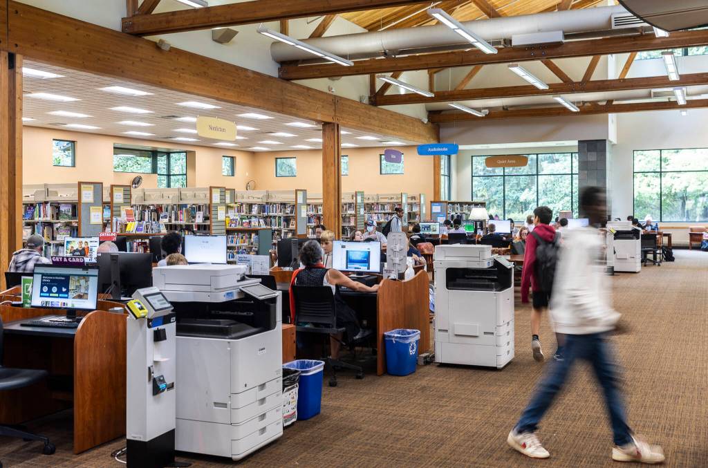 Students sit at computers and walk around the Mukilteo Library after school on Tuesday, Sept. 9, 2025 in Mukilteo, Washington. (Olivia Vanni / The Herald)