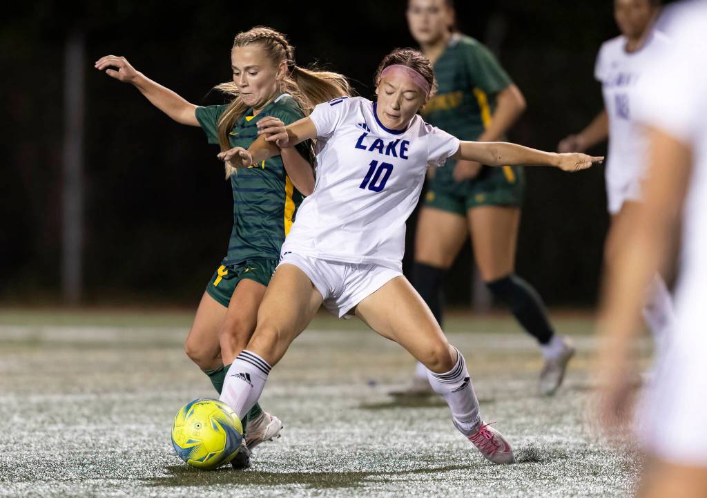 Lake Stevens Ava Pearson takes the ball away from Shorecrests Cora Quinn during the game on Thursday, Sept. 18, 2025 in Shoreline, Washington. (Olivia Vanni / The Herald)