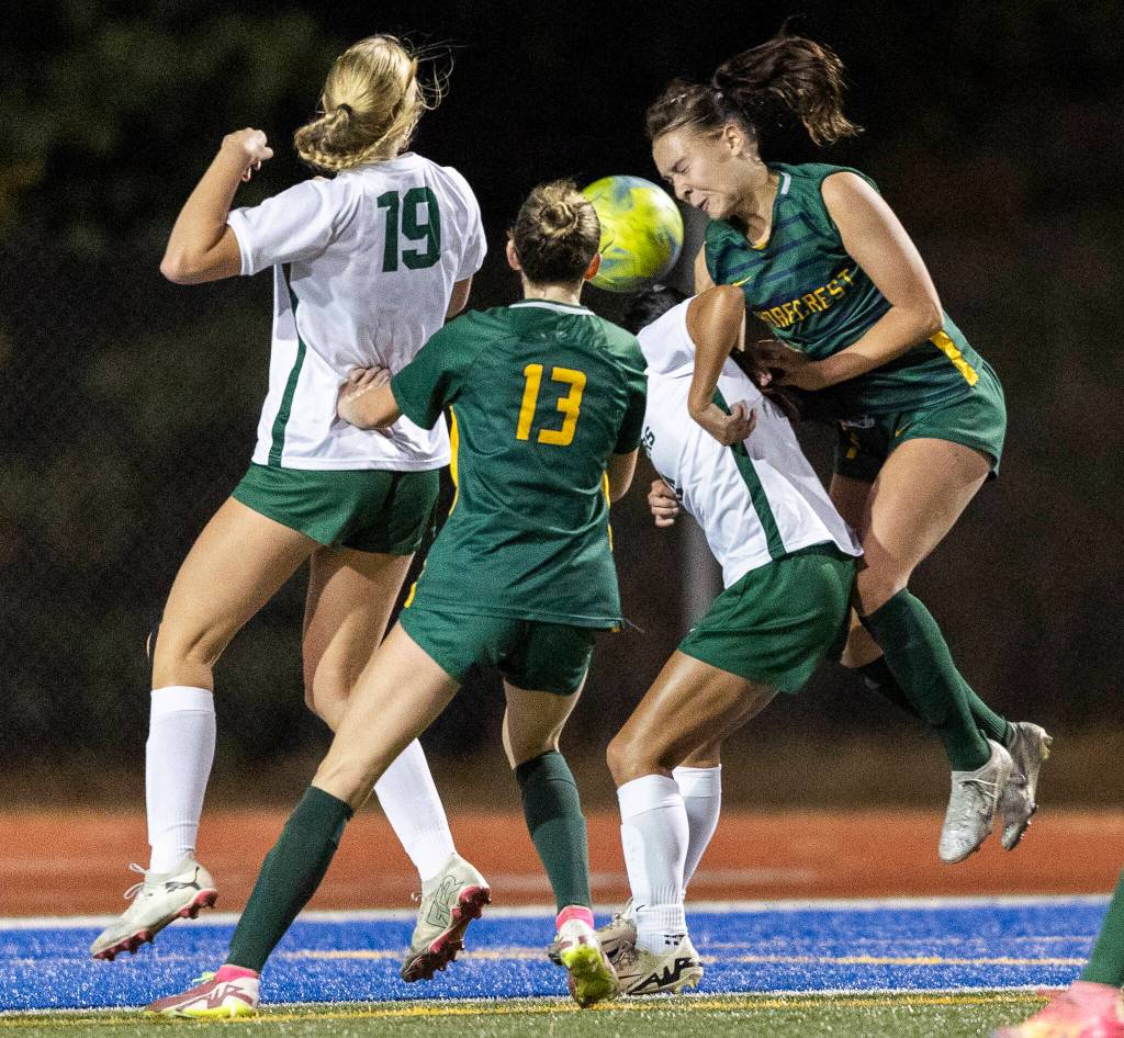 Shorecrests Olivia Taylor heads the ball on a corner kick during the game against Edmonds-Woodway on Sept. 23, 2025 in Shoreline, Washington. (Olivia Vanni / The Herald)