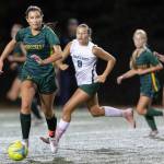 Shorecrests Kai Johnson takes the ball down the field during the game against Edmonds-Woodway on Sept. 23, 2025 in Shoreline, Washington. (Olivia Vanni / The Herald)