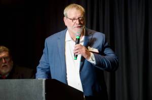 Rick Fenney gives his induction speech during the Snohomish County Sports Hall of Fame Banquet at the Edward D. Hansen Conference Center in Everett on Sept. 24, 2025. (Joe Pohoryles / The Herald)