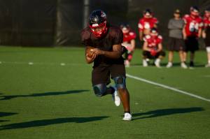 Mason Wilson tucks the ball and runs out of the pocket during practice at Mountlake Terrace High School on Sept. 23, 2025. (Joe Pohoryles / The Herald)