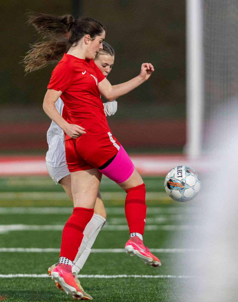 Stanwoods Kendall Rhodes kicks the ball downfield past Snohomishs Halle Long during the game against Snohomish on Sept. 25, 2025 in Stanwood, Washington. (Olivia Vanni / The Herald)