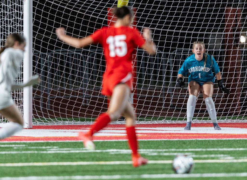 Snohomishs Addison Carter yells to her teammates as Stanwoods Kelina Van Horn takes a shot during the game on Sept. 25, 2025 in Stanwood, Washington. (Olivia Vanni / The Herald)