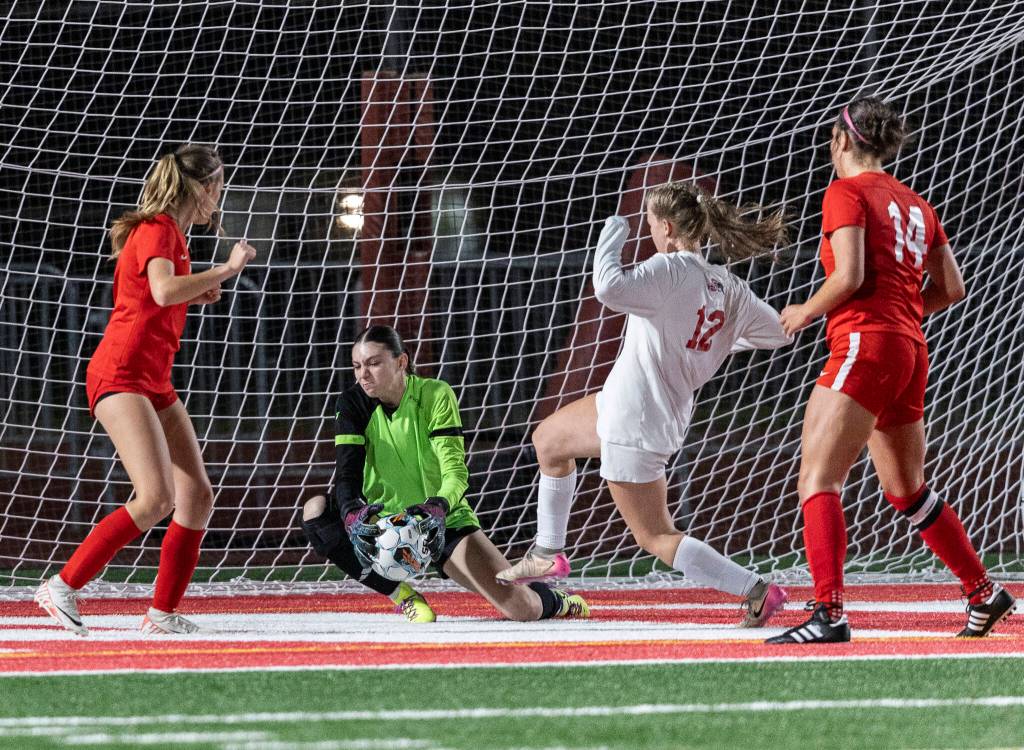 Stanwoods Bella Braley makes a save during the game against Snohomish on Sept. 25, 2025 in Stanwood, Washington. (Olivia Vanni / The Herald)