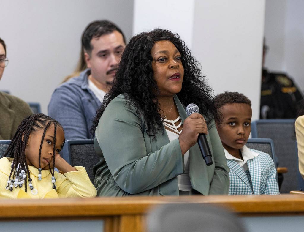 Jamel Alexanders mother, Melanie Alexander, speaks during his sentencing hearing at the Snohomish County Courthouse on Oct. 6, 2025 in Everett, Washington. (Olivia Vanni / The Herald)