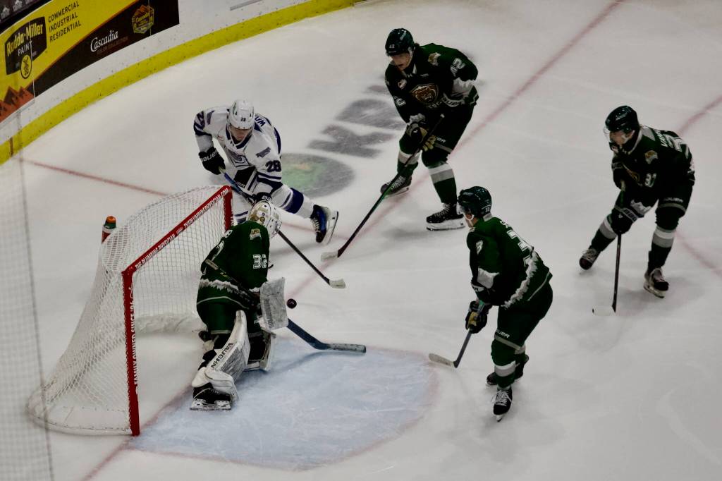 Silvertips goalie Finn Werner makes a stop during his WHL debut, a 9-4 win for Everett against Victoria at Angel of the Winds Arena on Oct. 4, 2025. (Joe Pohoryles / The Herald)