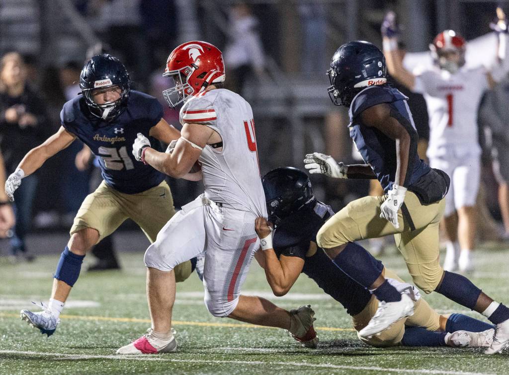 Stanwoods Silas Turpin runs through a tackle into the end zone for a touchdown during the game against Arlington on Oct. 10, 2025 in Arlington, Washington. (Olivia Vanni / The Herald)