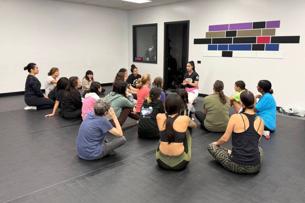 Lynnwood Officer Maryam McDonald teaches first-time attendees about the four phases of assault at PandaRoll JiuJitsu on Oct. 4 in Lynnwood. (Jenna Millikan / The Herald)