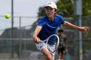 Shorewood’s Xander Gordon hits the ball during the boys singles championship match at Snohomish Summer Smash at Snohomish High School in Snohomish, Washington on Sunday, July 21, 2024. (Annie Barker / The Herald)