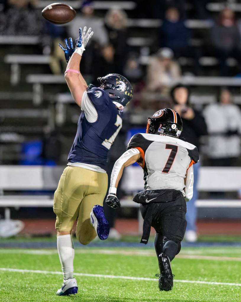 Cedar Park Christians Lincoln Meyers makes a catch against Granite Falls Gino Howard during the game on Oct. 24, 2025 in Kirkland, Washington. (Olivia Vanni / The Herald)